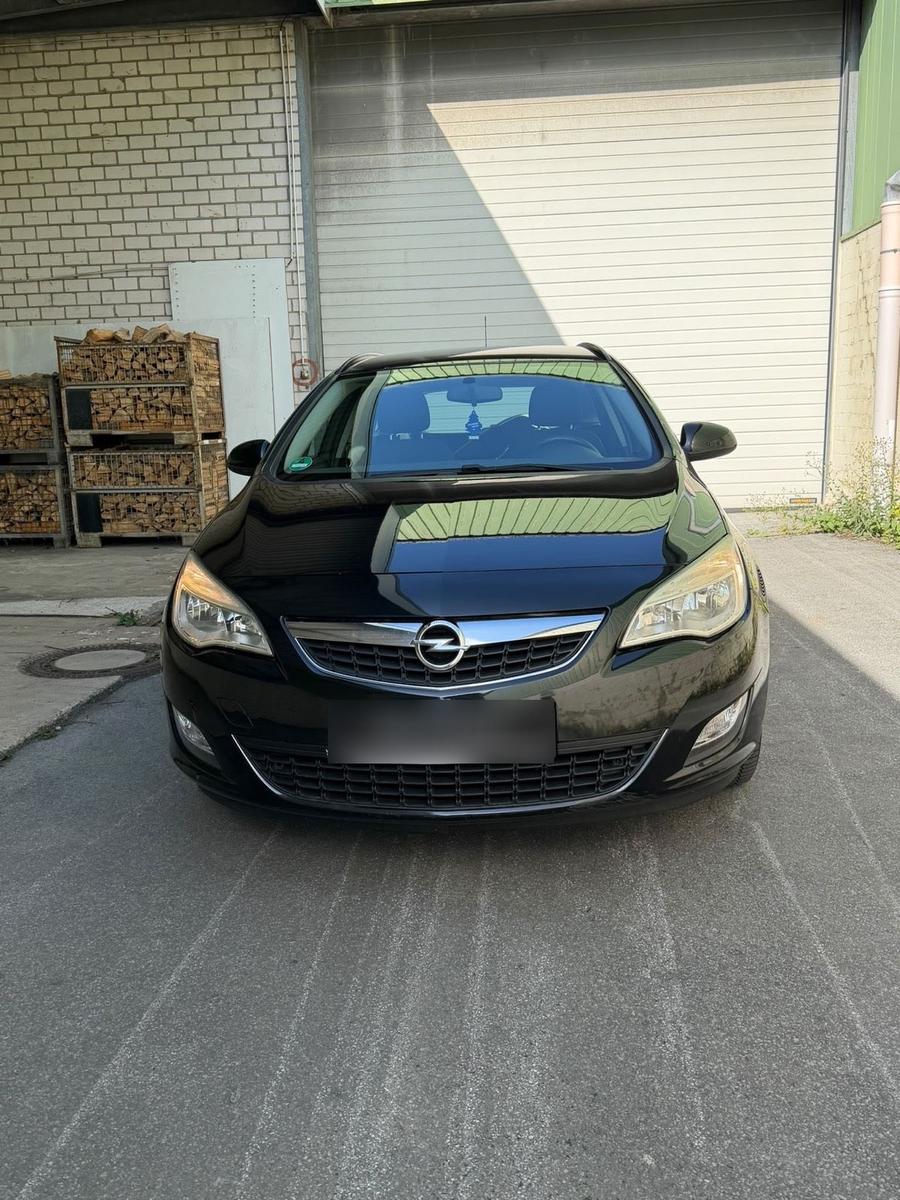 Opel Astra 2012 — photo 5