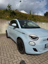 Fiat 500e "la Prima" Cabrio 42 kWh La Prima,Blau - weiße Fiat 500e