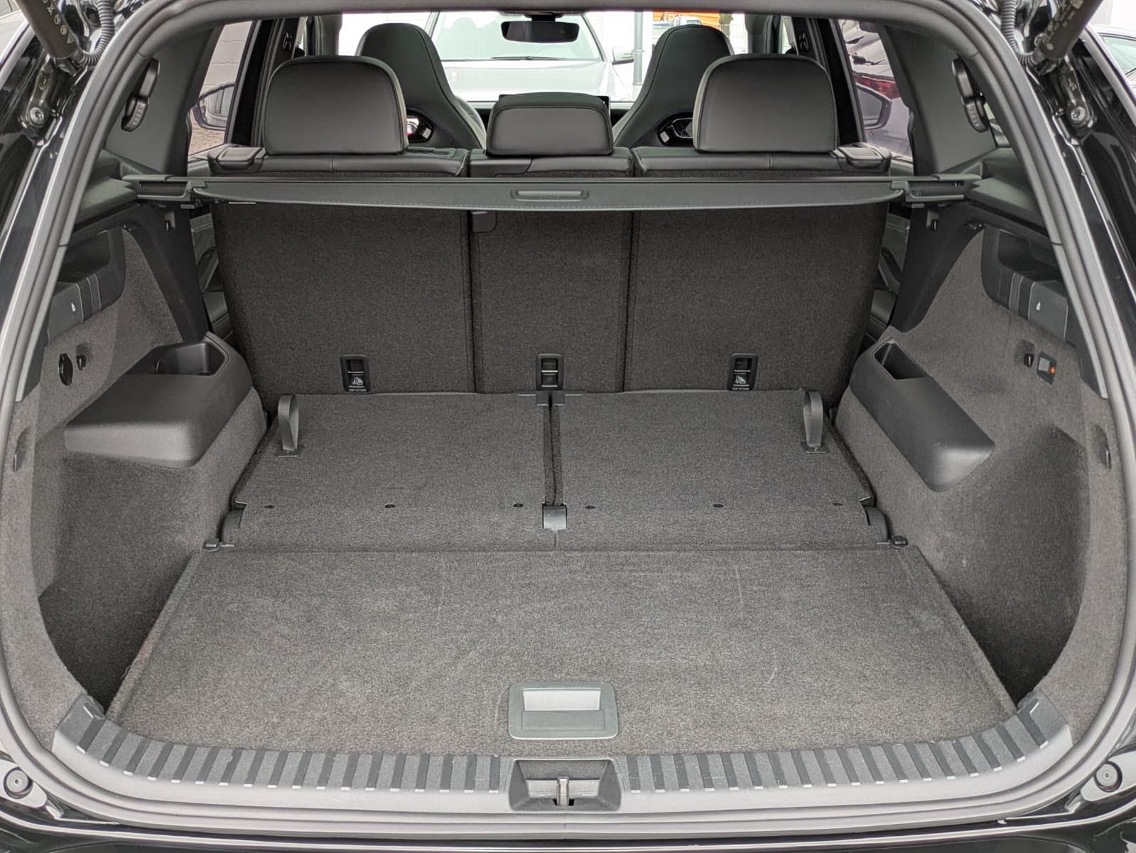 Fahrzeugabbildung Volkswagen Tayron 2.0 TDI 4M R-Line BLACK*7Si*MATRIX*PANO