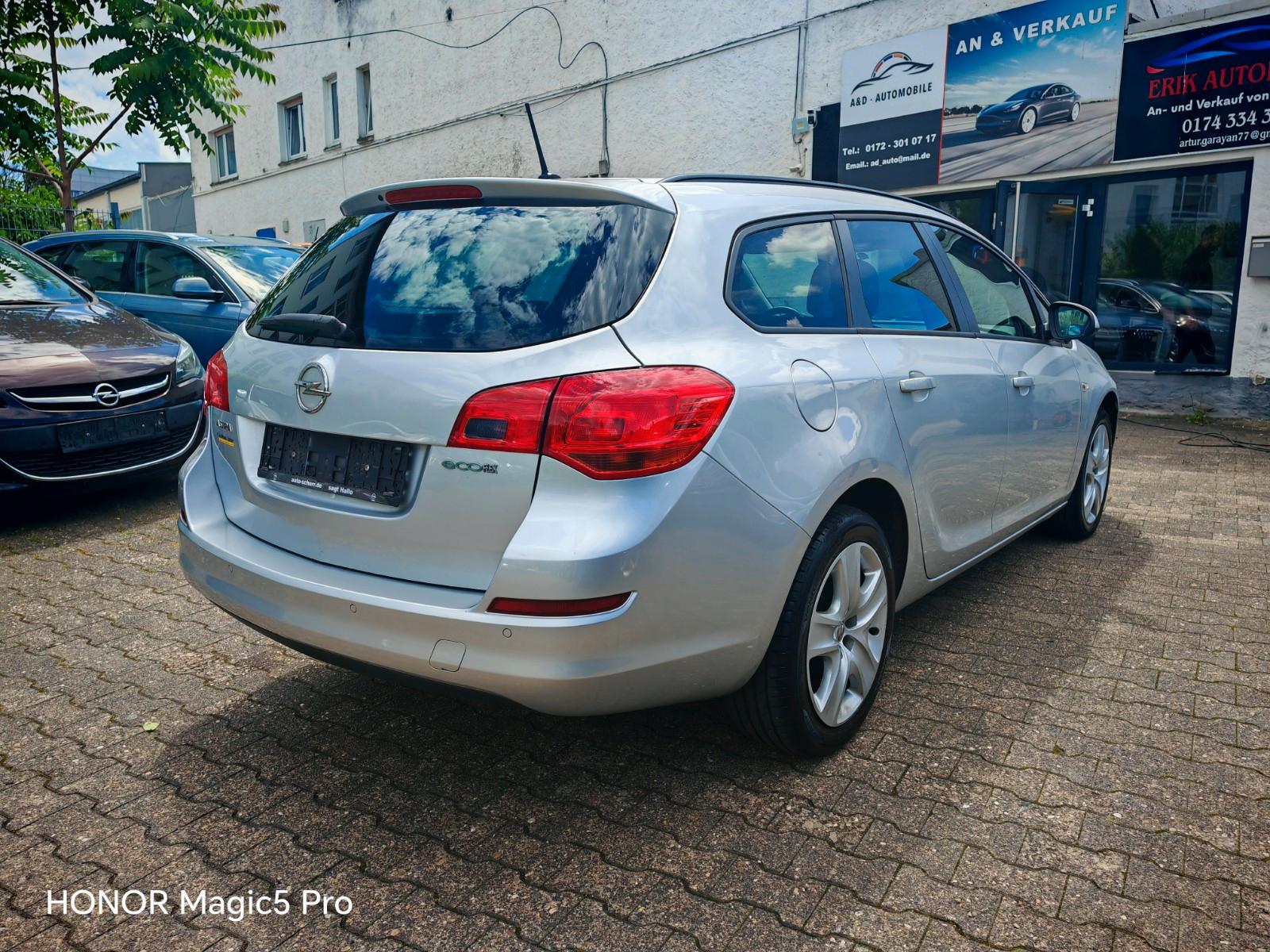 Opel Astra 2011 — photo 5