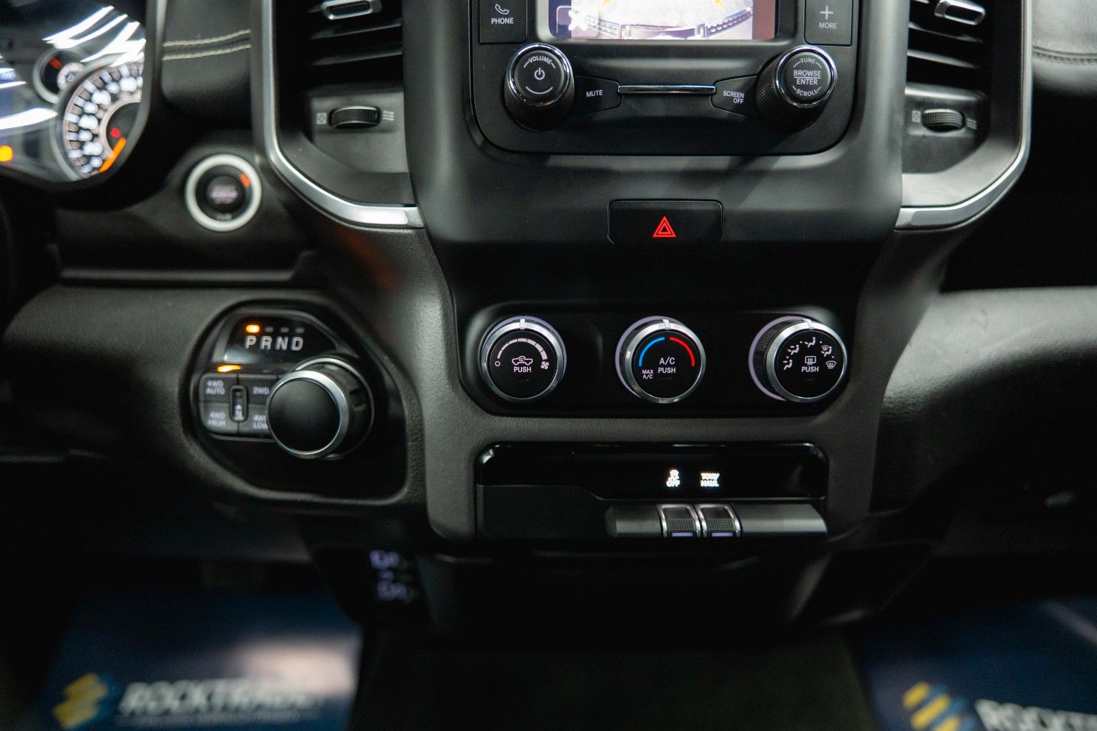 Fahrzeugabbildung Dodge RAM 5.7 V8 HEMI 4x4 OFFROAD NightEdition LONGBED