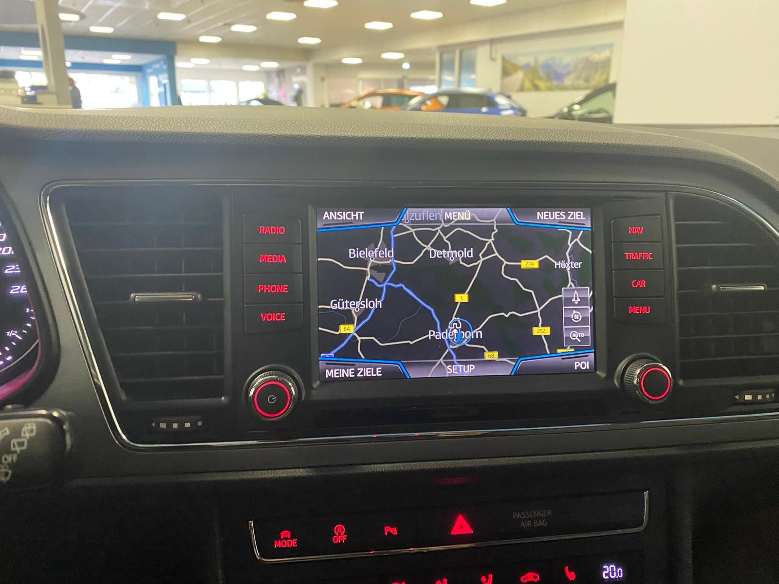 Fahrzeugabbildung SEAT Leon FR 2.0 TDI 184PS+APP+19"+NAVI+SHZ+LED+PDC++