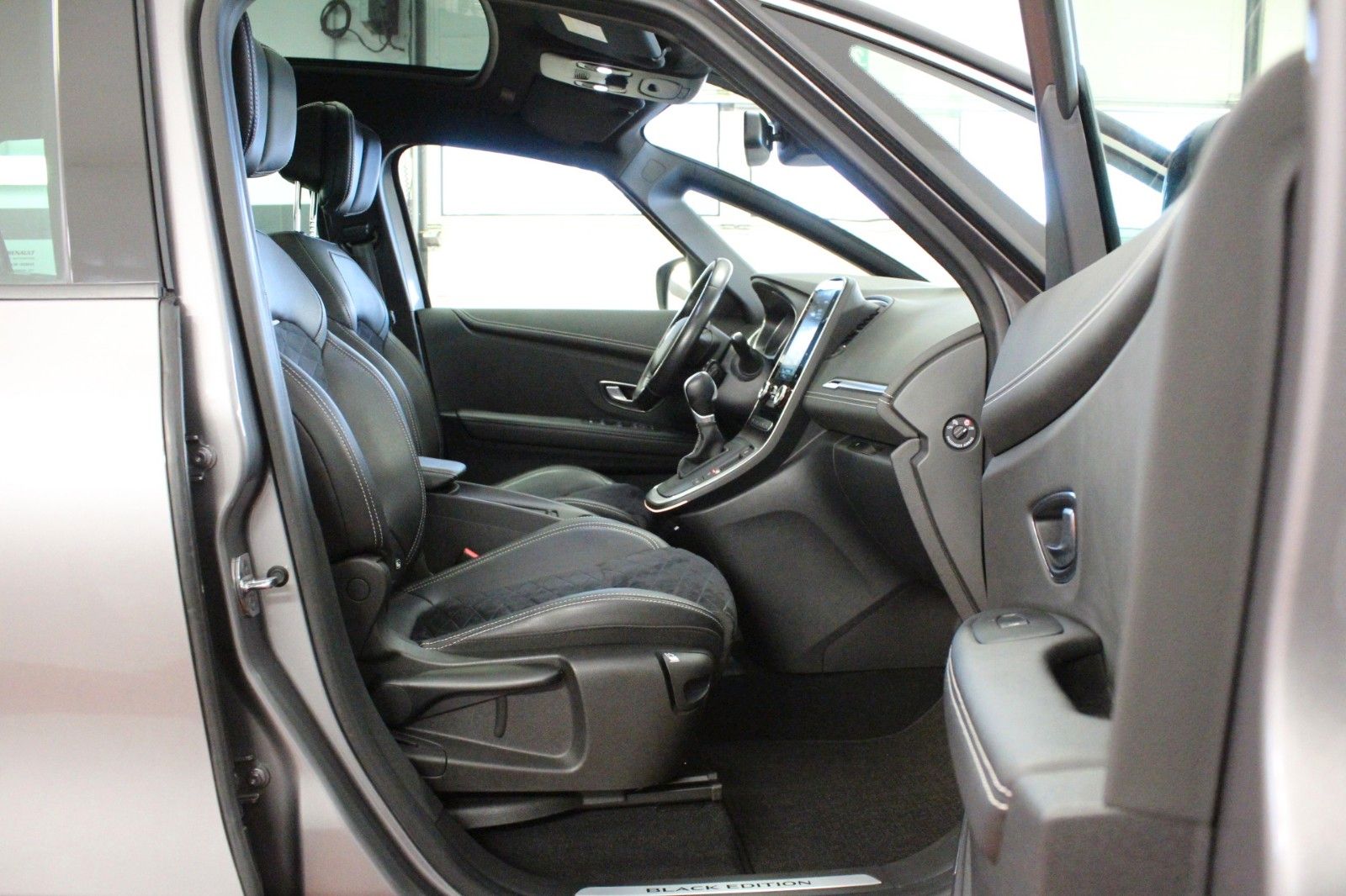 Fahrzeugabbildung Renault Grand Scenic Tce160 EDC Black*Panorama*