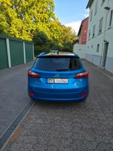 Hyundai i30 blue 1.6 CRDi 100kW Premium mit Panoramadach - Hyundai i30 mit Diesel-Antrieb: 1.6