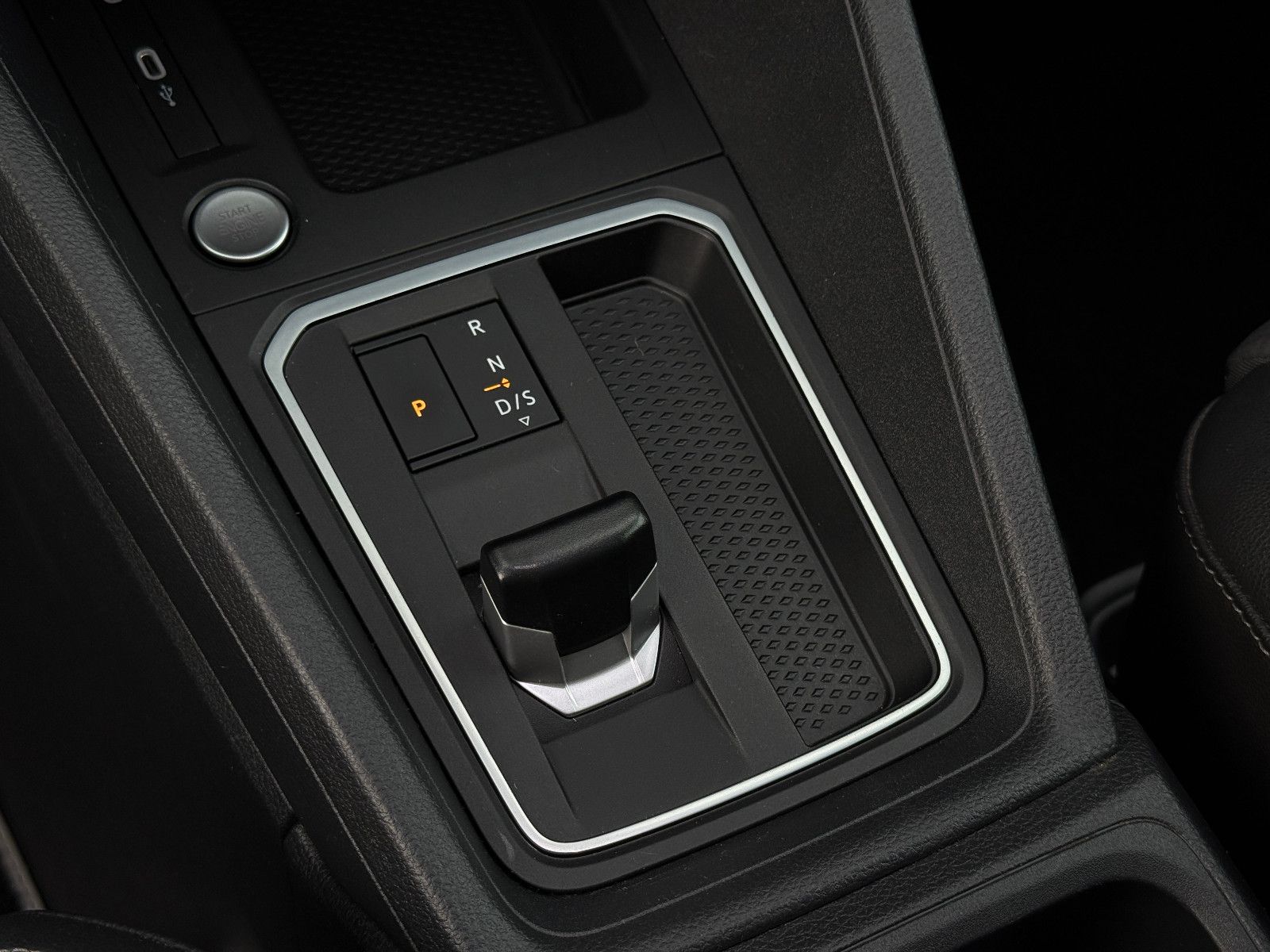 Fahrzeugabbildung Volkswagen Caddy Style TDI DSG ACC AHK Navi LED Pano Sthz