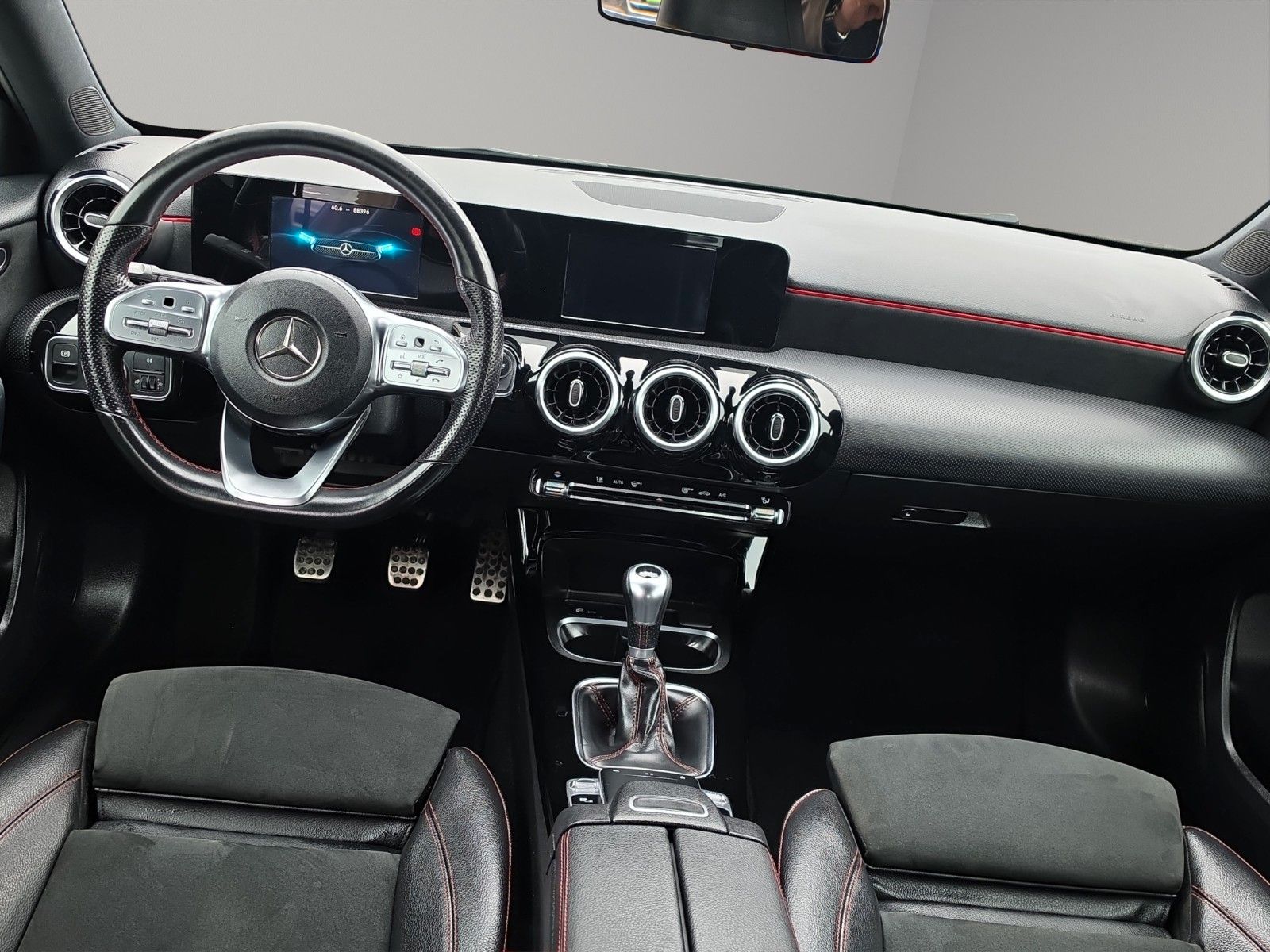 Fahrzeugabbildung Mercedes-Benz A 180 AMG*NIGHT*WIDESCREEN*MBUX*