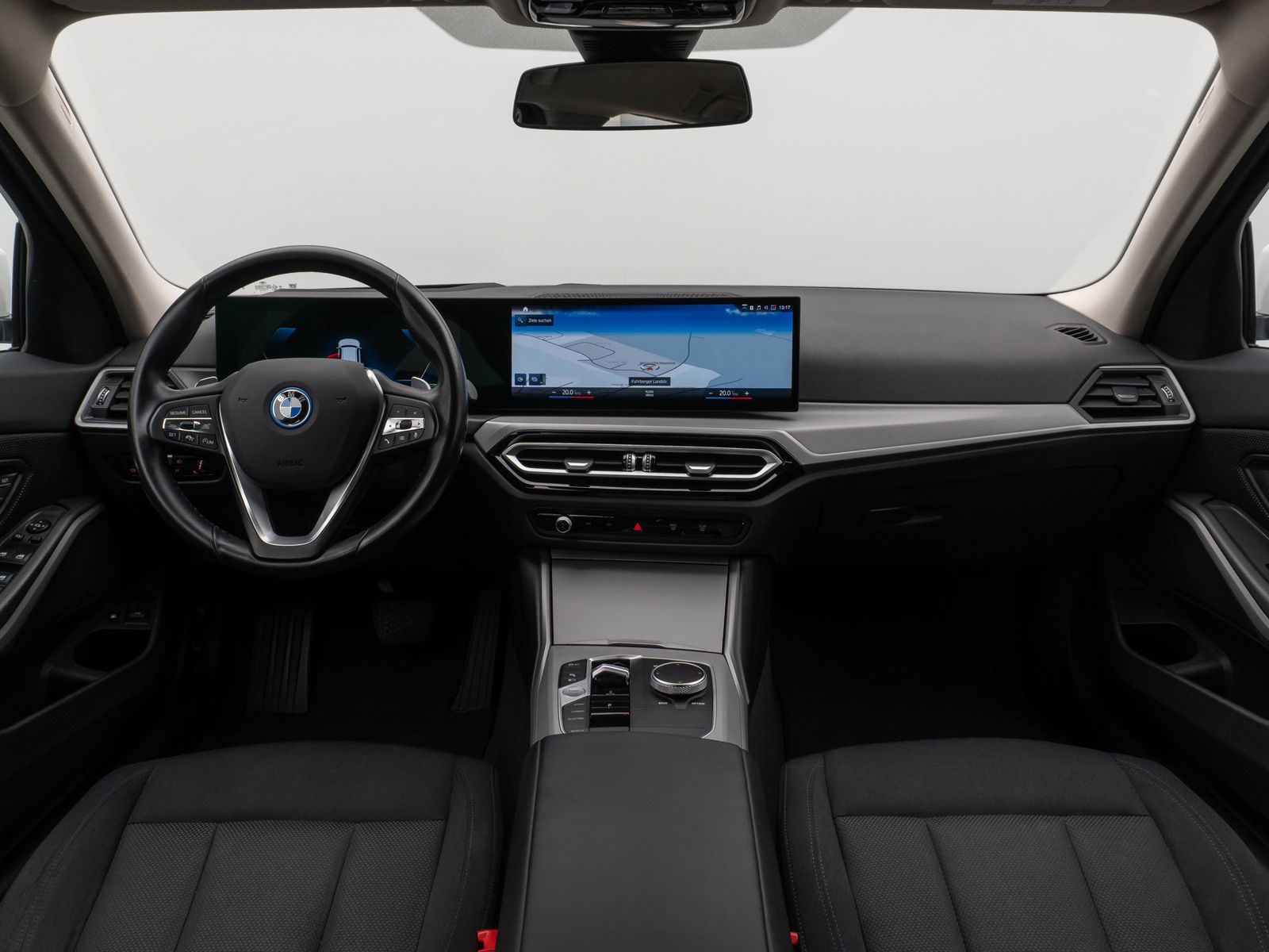 Fahrzeugabbildung BMW 330e Kamera HUD DAB Stop&Go Komfort Fernlichtass