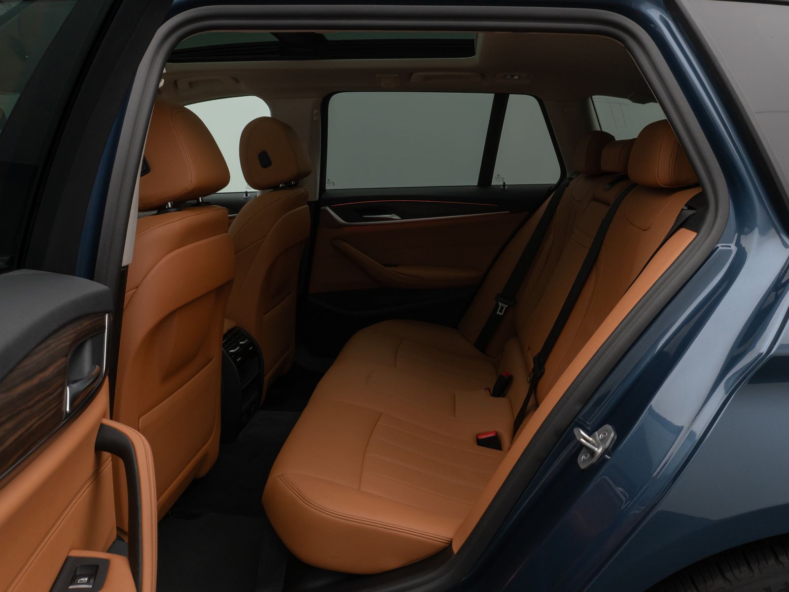 Fahrzeugabbildung BMW 530e Panorama Kamera HUD DAB HiFi Alarm Sport