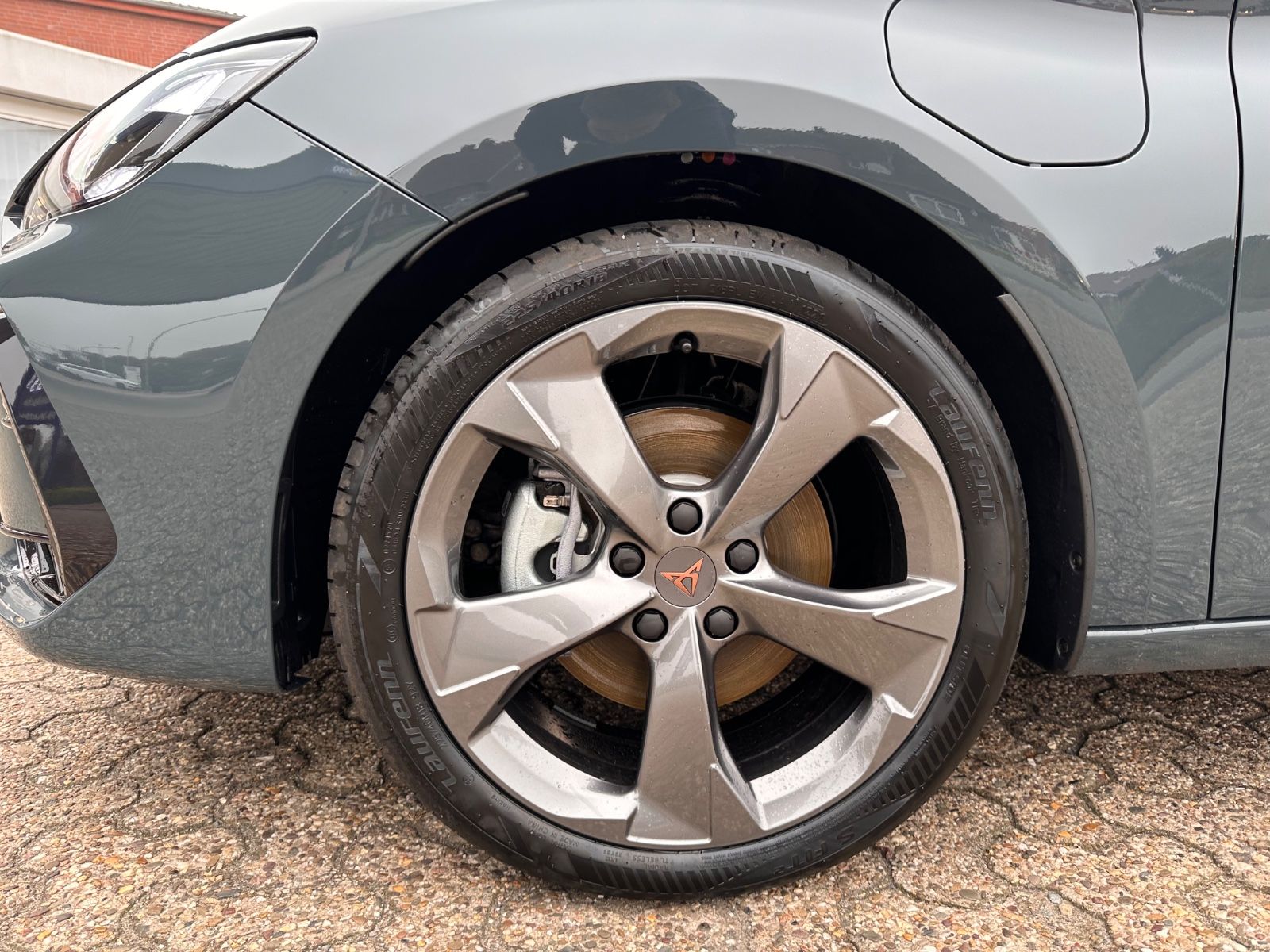 Fahrzeugabbildung CUPRA Leon ST 1.5 e-Hybrid DSG Matrix/ACC/APP/SHZ/RFK
