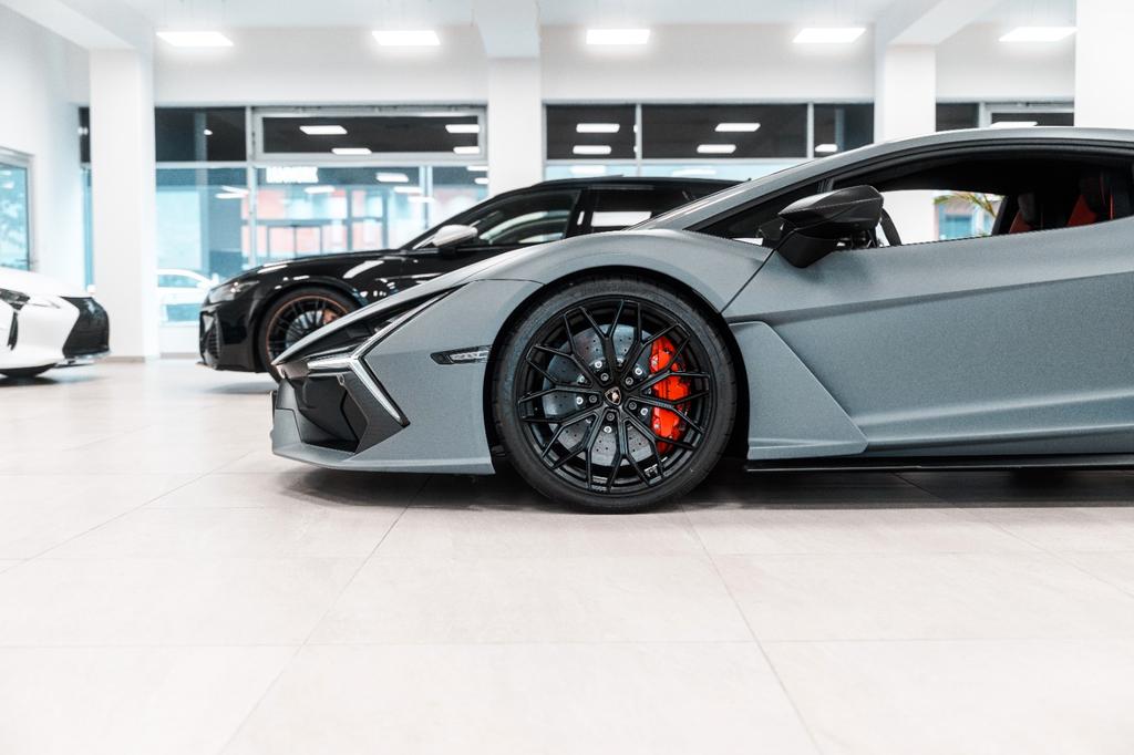 Lamborghini Revuelto