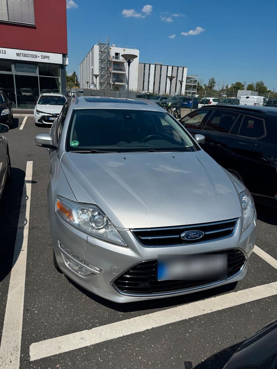 Ford Mondeo 2012 — interior