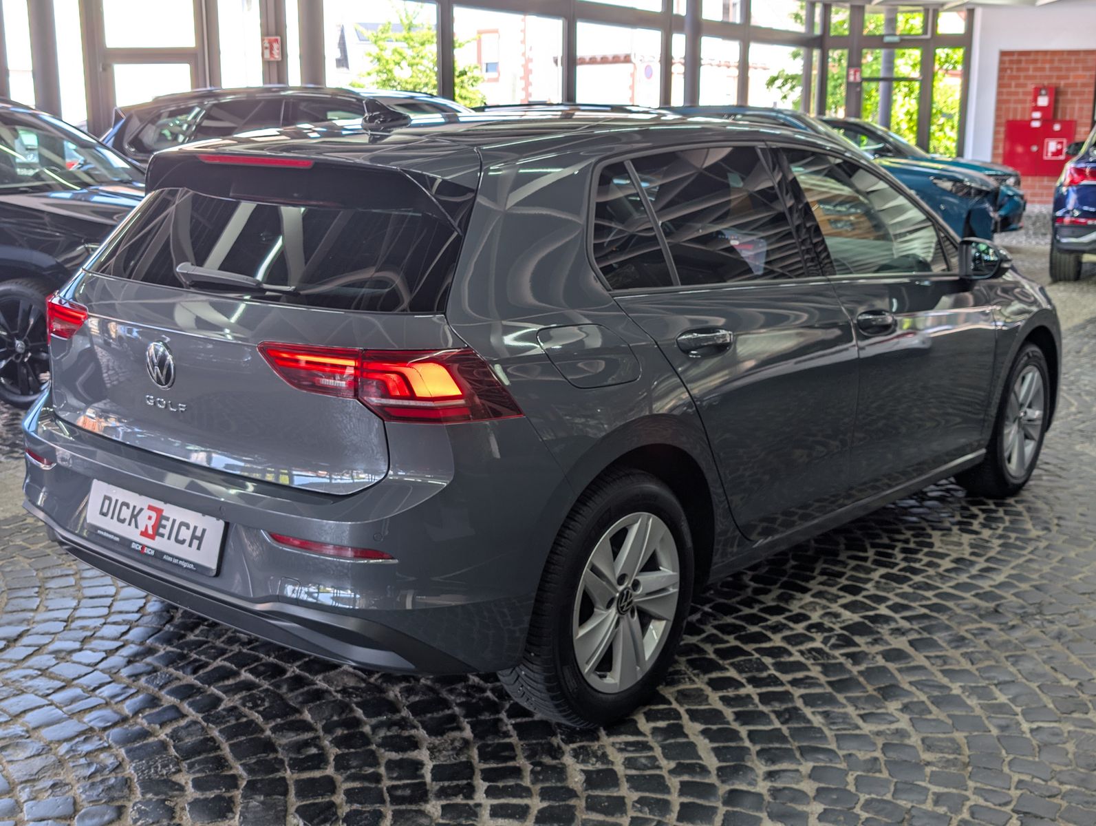 Fahrzeugabbildung Volkswagen Golf 1.5 TSI Life ACC LED SHZ VIRT AMBI APP BHL