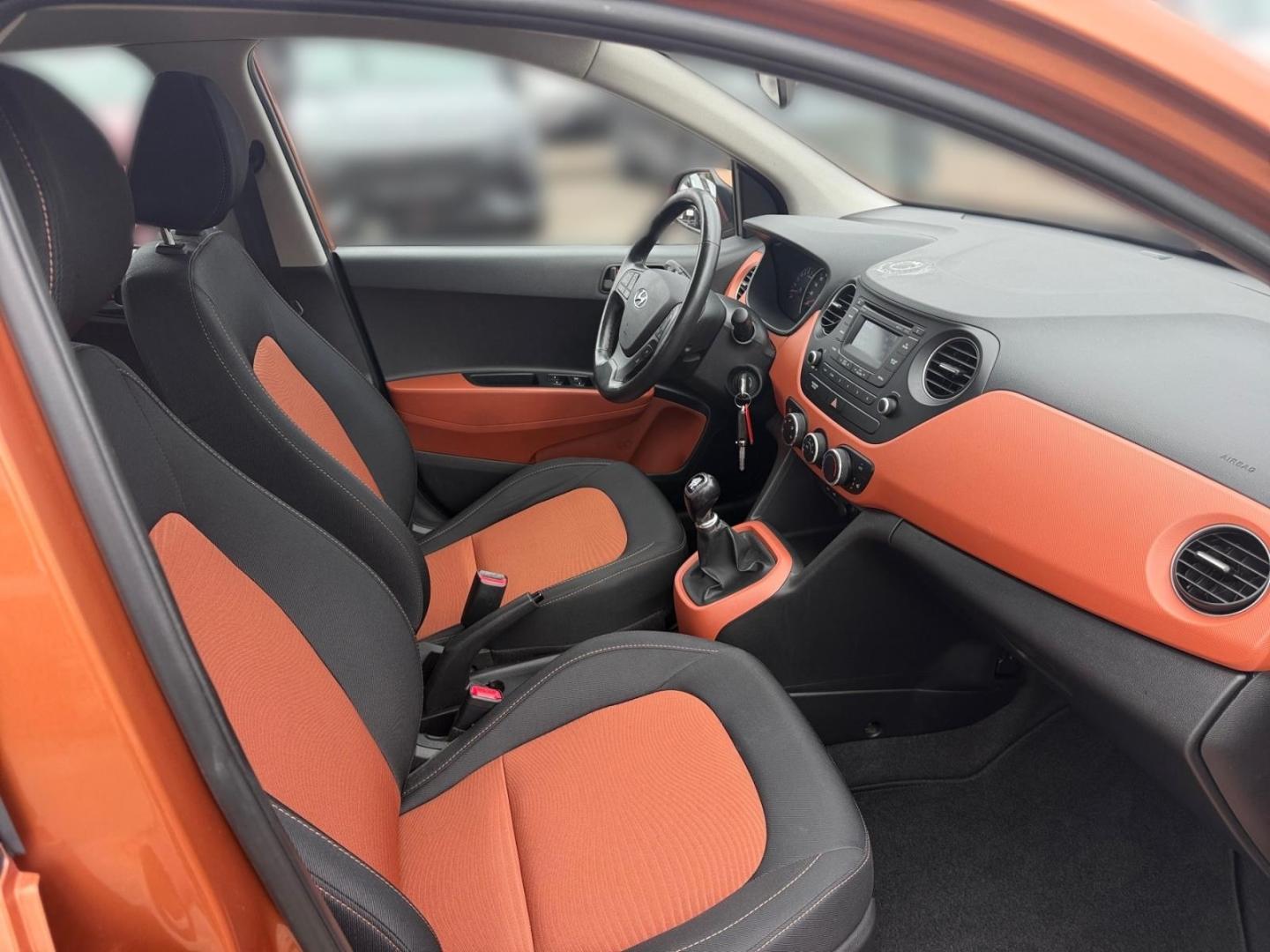 Hyundai i10 1.0 FIFA WORLD CUP  ALLWETTER+KLIMA+SHZ