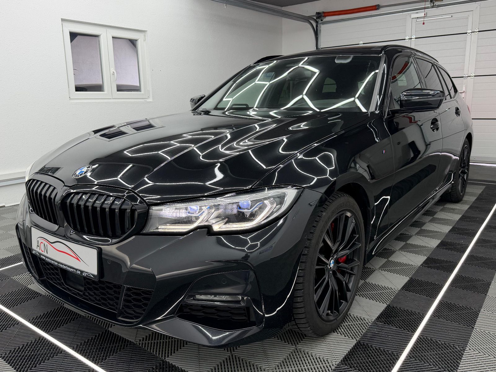 Fahrzeugabbildung BMW 320 d xDrive M-SPORT/LASER/DRIVING ASS+/PANO/HUD
