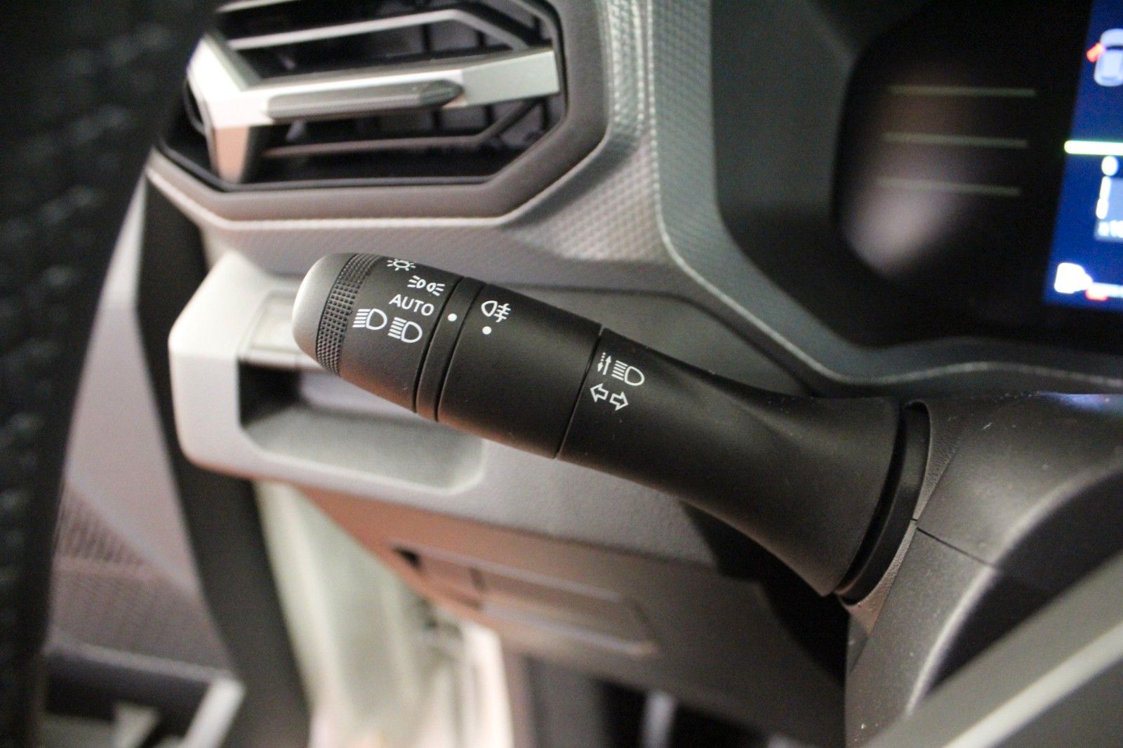 Fahrzeugabbildung Dacia Duster mild hybrid 140 Expression*Winterp.*MY 26