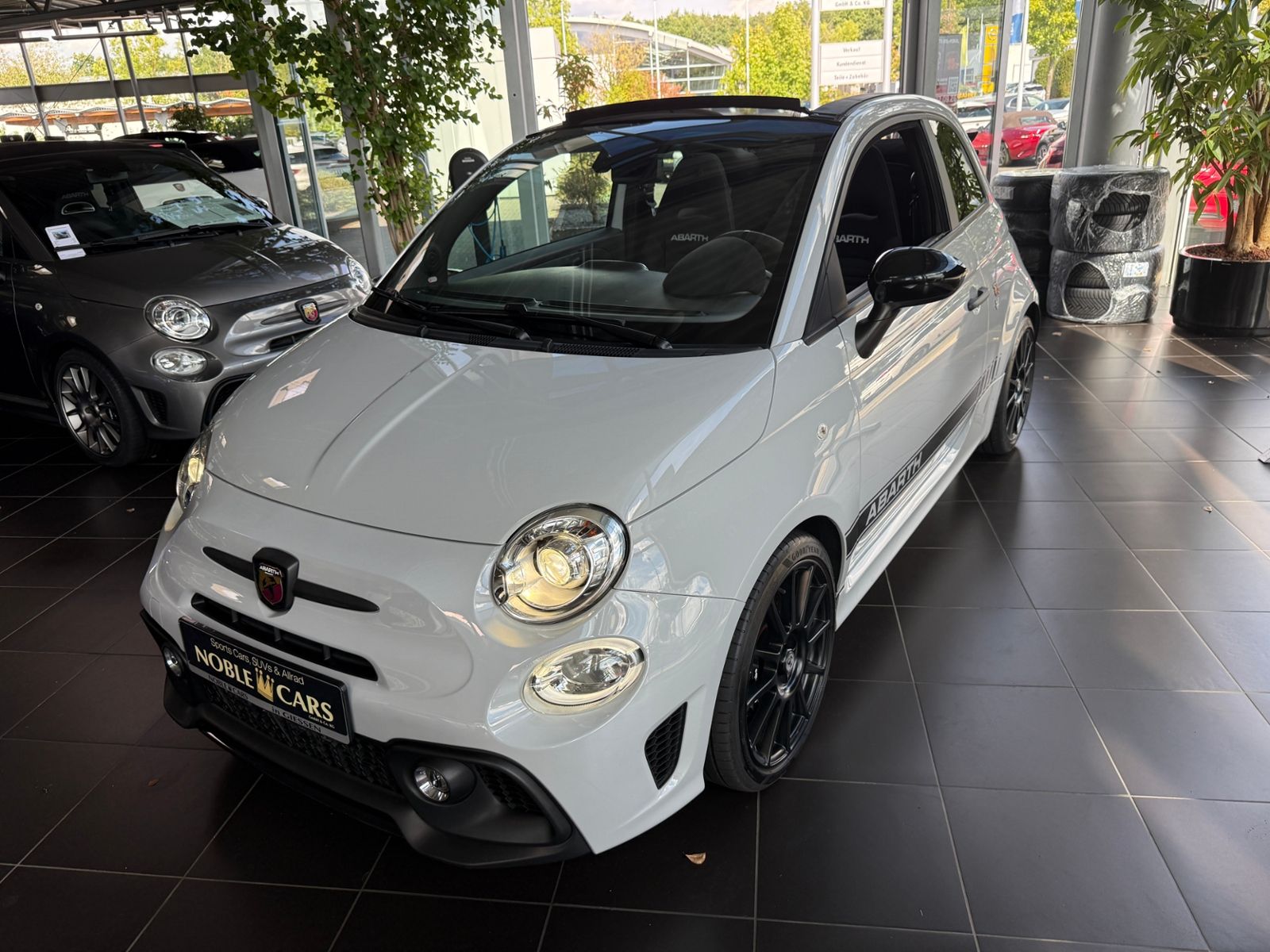 Fahrzeugabbildung Abarth 595C Cabrio Competizione KLIMA NAV PDC Beats
