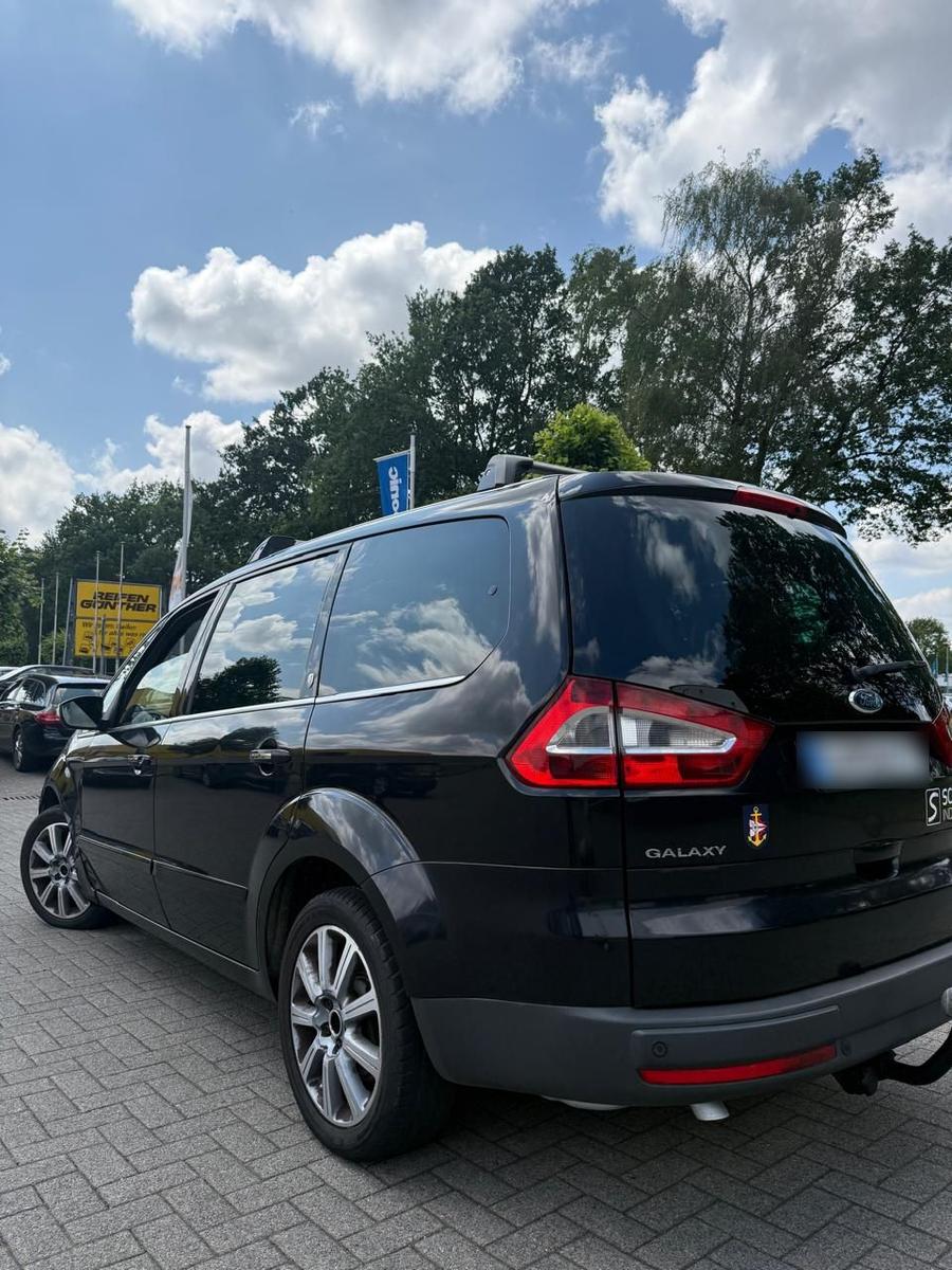 Ford Galaxy 2007 — rear view