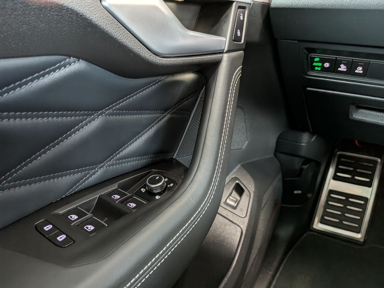 Fahrzeugabbildung Volkswagen Touareg 3.0TDI 4M R-Line VOLL Black 22" UPE 114T