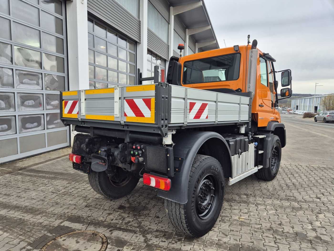 Fahrzeugabbildung Mercedes-Benz Unimog U423 4x4 Hydrostat Zapfwelle