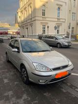 Ford Focus 1.6 Ghia  Automatik  TÜV 04/2... - Ford Focus mit Benzin-Antrieb: Kleinwagen, Automatik