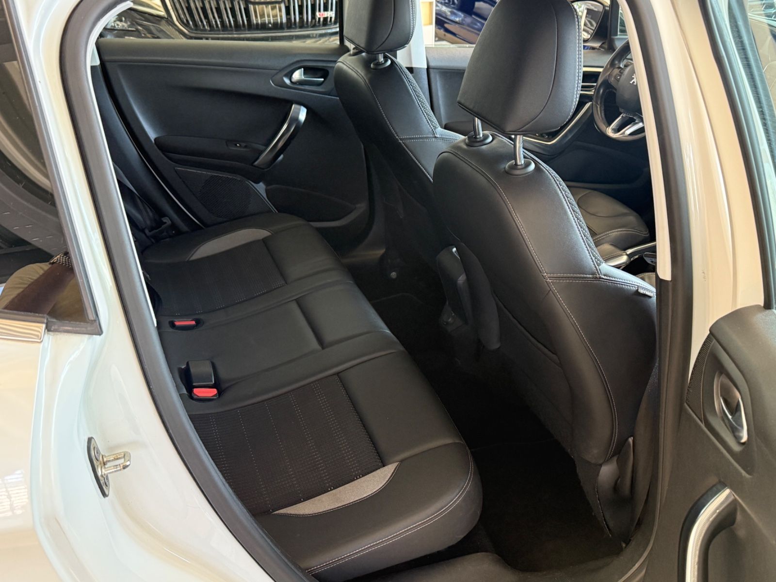 Fahrzeugabbildung Peugeot 2008 Allure
