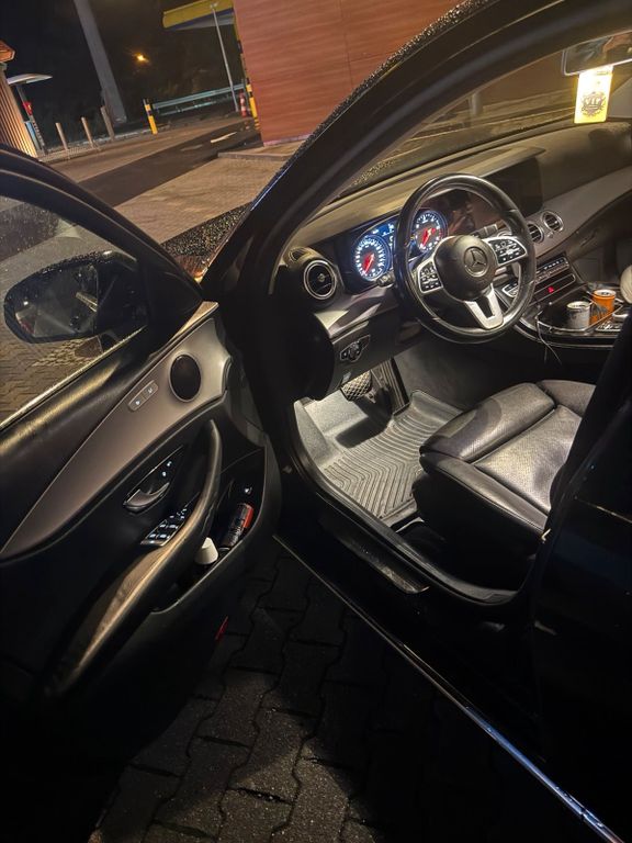 Image of Mercedes-Benz E 220