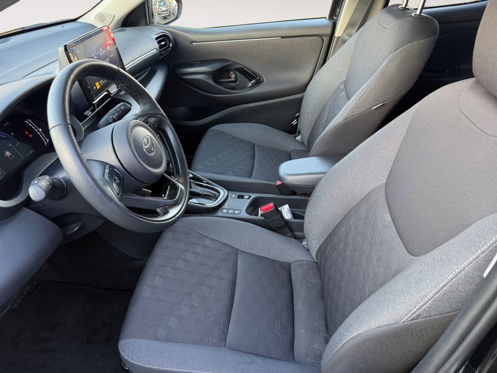 Fahrzeugabbildung Toyota Yaris Hybrid 116 1.5 VVT-i Teamplayer