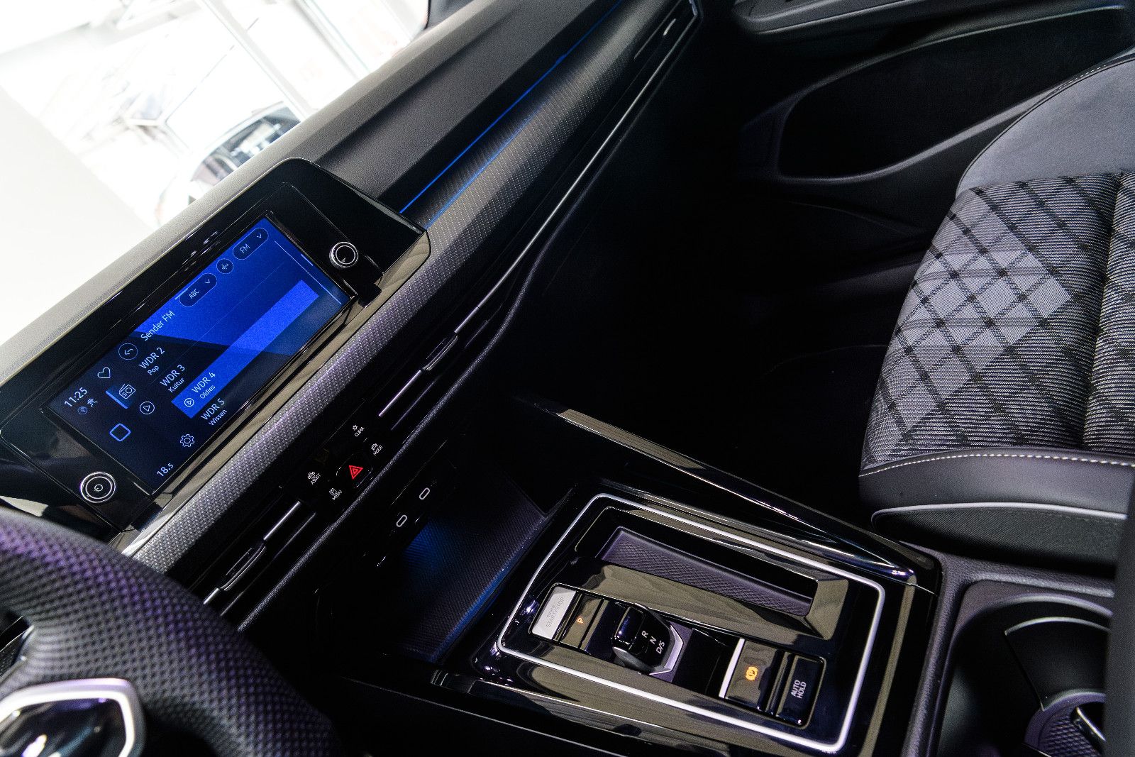 Fahrzeugabbildung Volkswagen Golf VIII R-Line +Led +Keyless+We Connect Plus