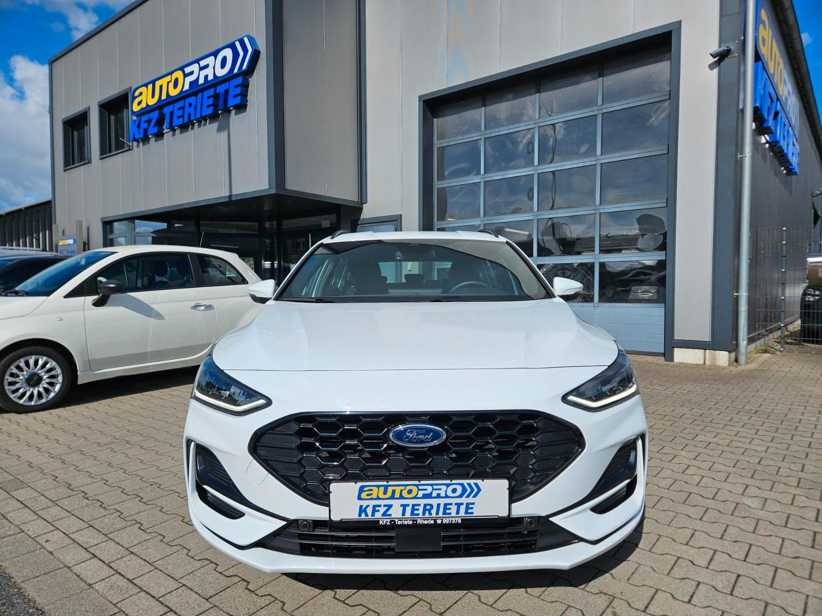 Ford Focus Turnier ST-Line weiß