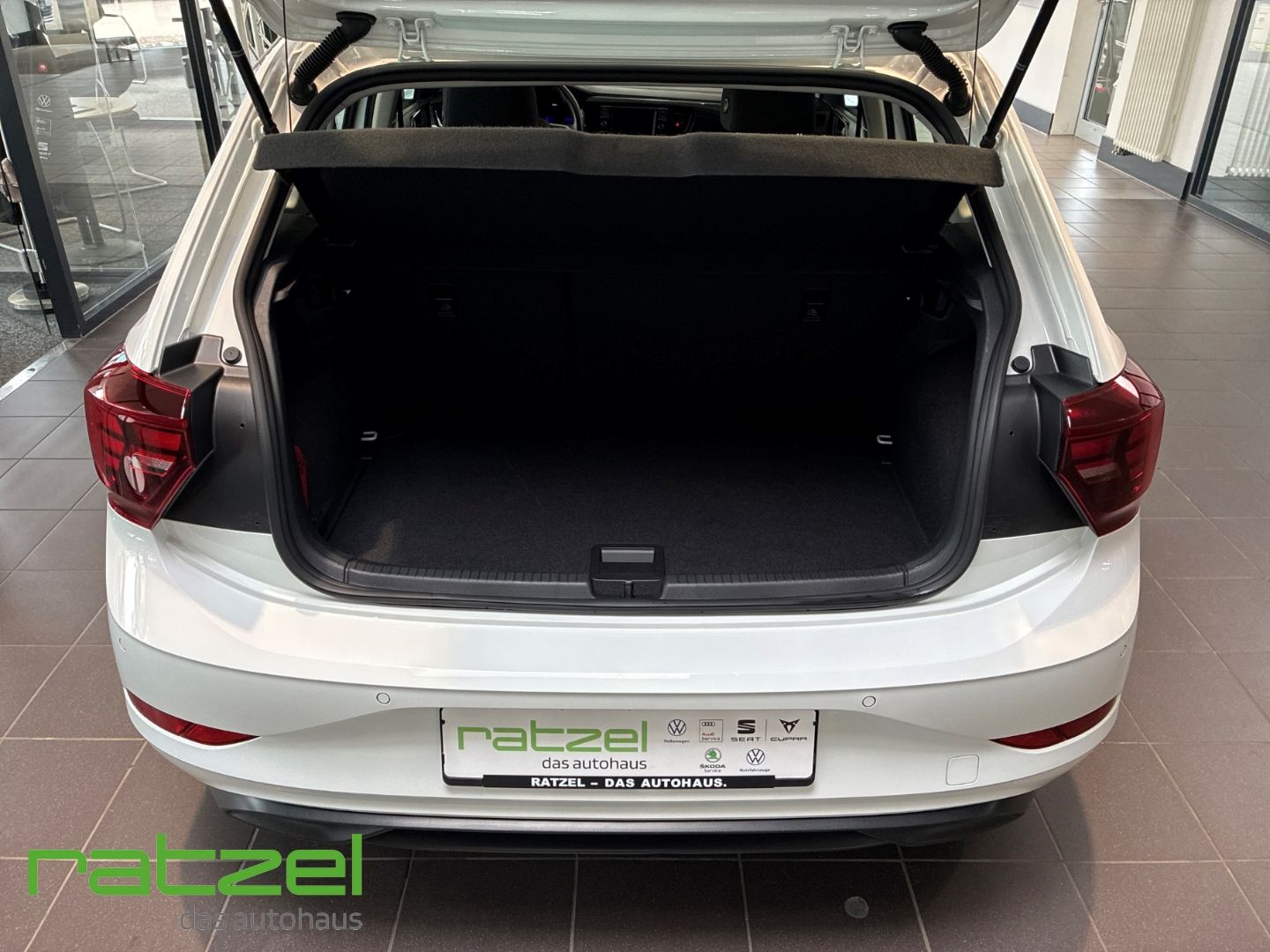 Fahrzeugabbildung Volkswagen Polo Life 1.0 Digitales Cockpit LED DAB Spurhalt