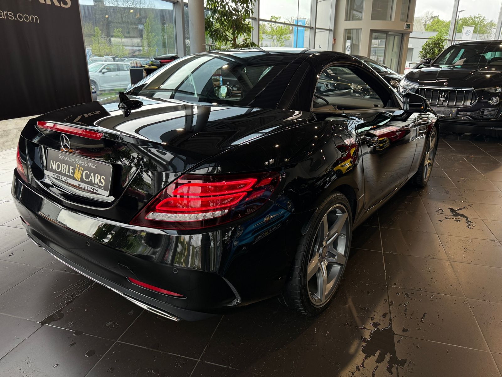 Fahrzeugabbildung Mercedes-Benz SLC 300 AMG Line H/K MEMORY LED ALU