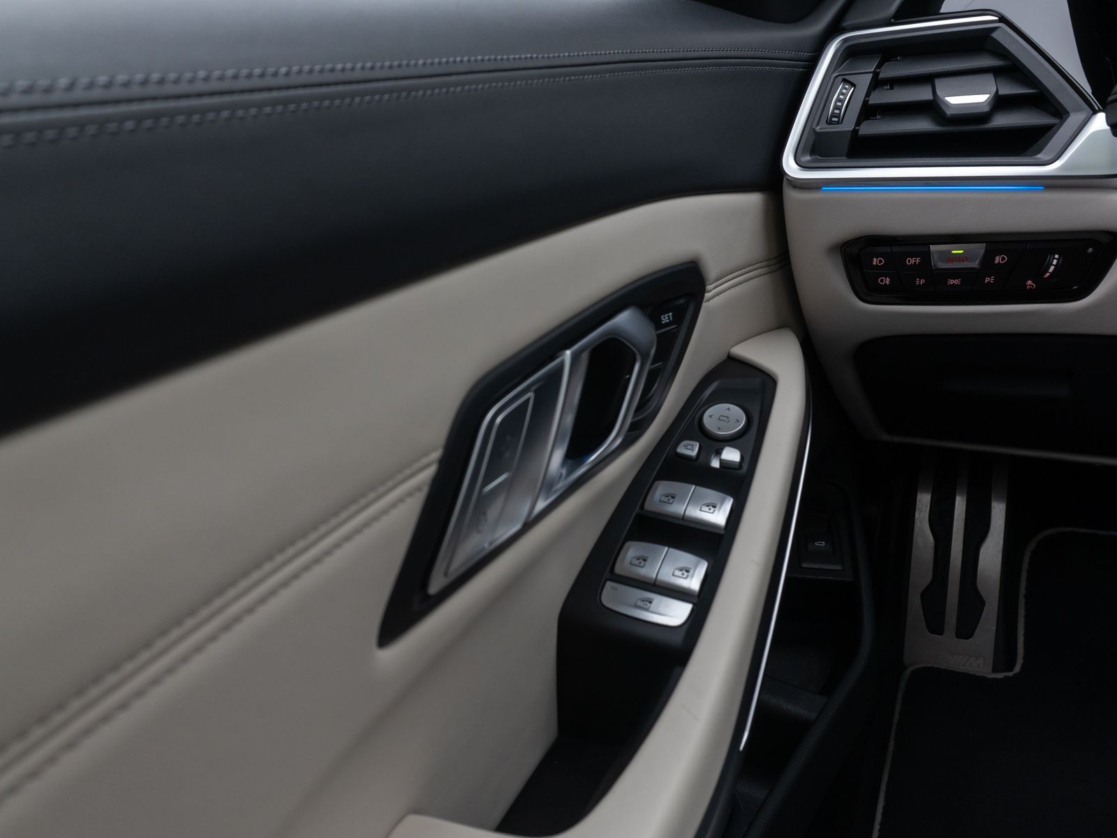 Fahrzeugabbildung BMW 330e xD M Sport Panoram Kamera Laser HUD DAB H/K