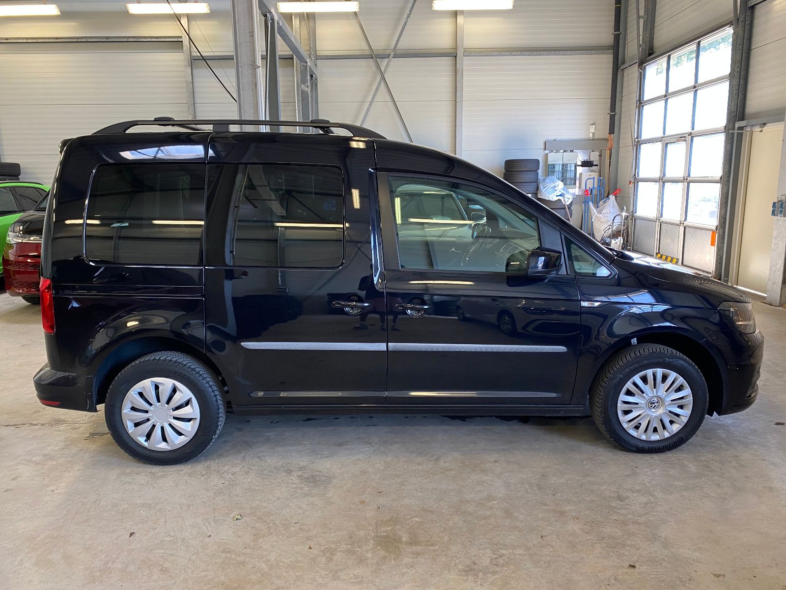 Fahrzeugabbildung Volkswagen Caddy 2.0 TDI Klimaautomatik PDC SHZ Tempomat