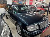 Mercedes-Benz E 220T Automatik - Mercedes-Benz E 220 mit Benzin-Antrieb: Kombi, Automatik