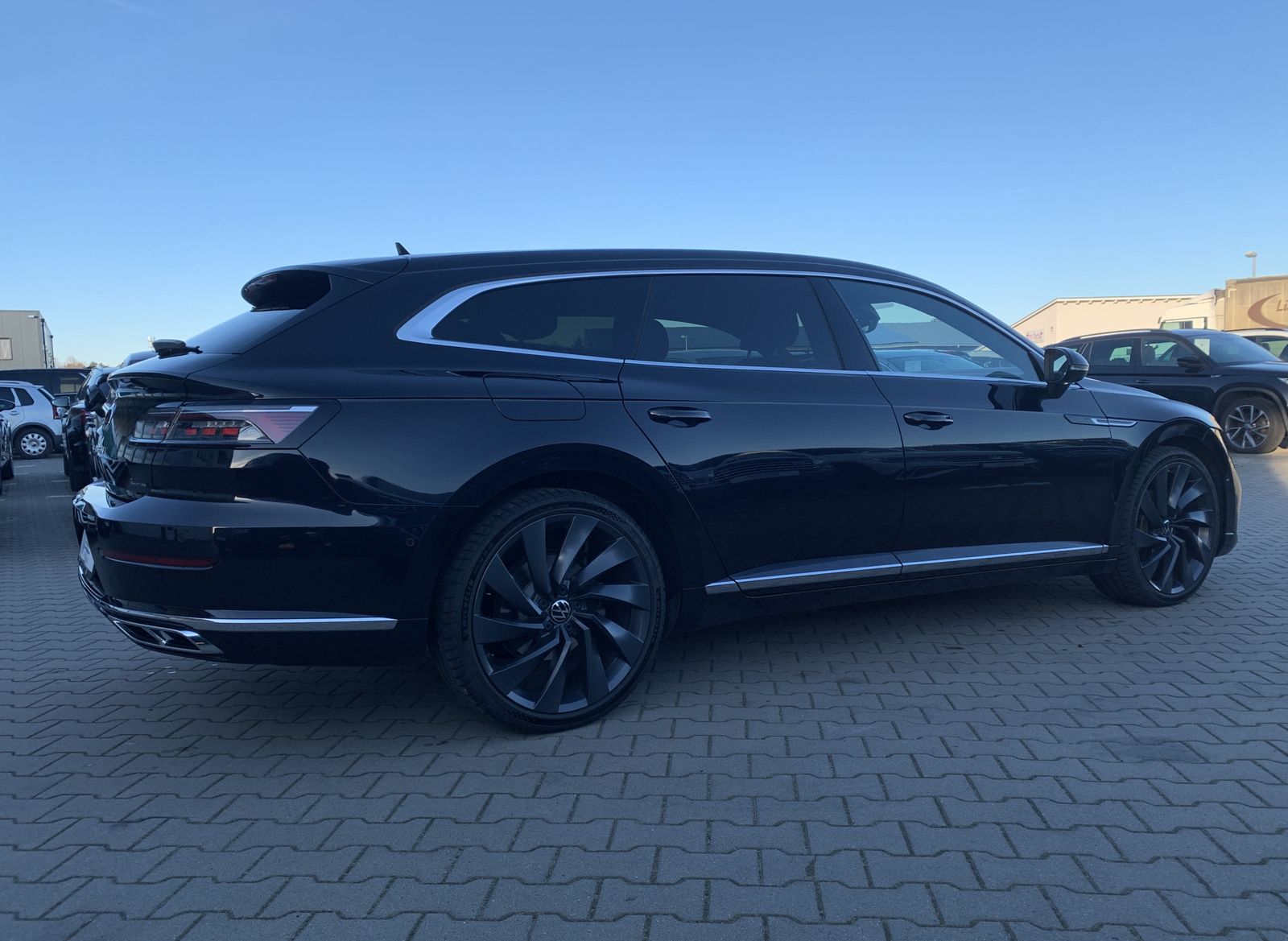 Fahrzeugabbildung Volkswagen Arteon Shooting Brake 2.0 TDI*R-Line*4Motion*AHK