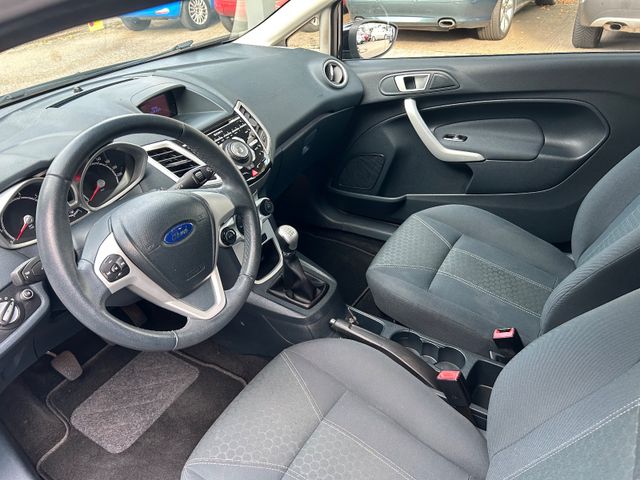 Fahrzeugabbildung Ford Fiesta Titanium+NaviZB+Klima+1.Hand+SHZ+LM+WR+BT