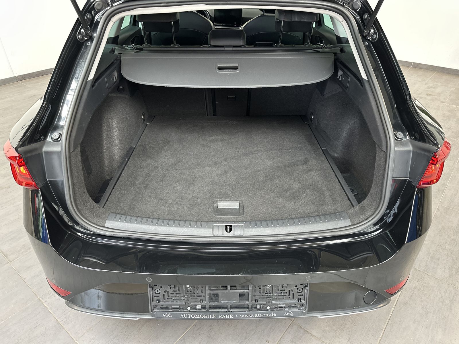 Fahrzeugabbildung SEAT Leon Sportstourer 2.0 TDI FR NAV+LED+V-COCK+PLA