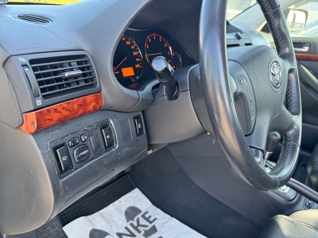 Toyota Avensis  2.4 Executive Liftback