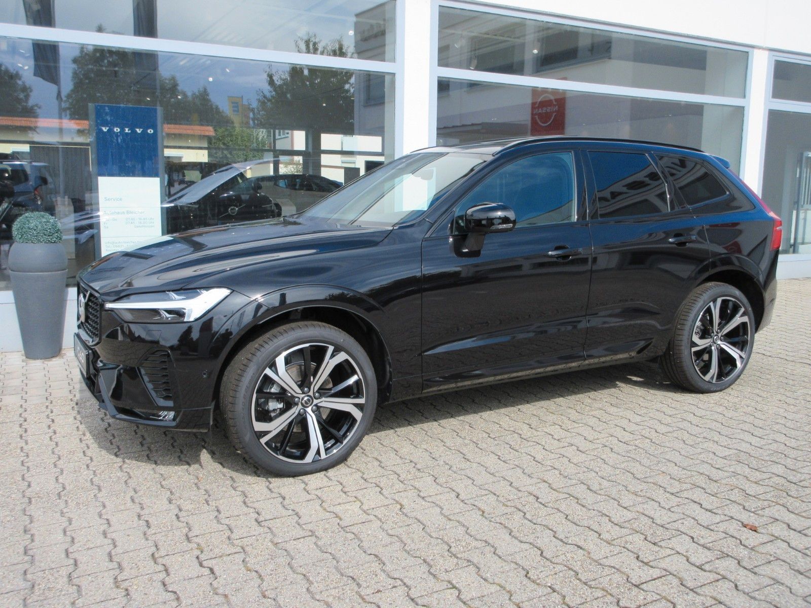 Fahrzeugabbildung Volvo XC 60 B5 Plus Dark AWD