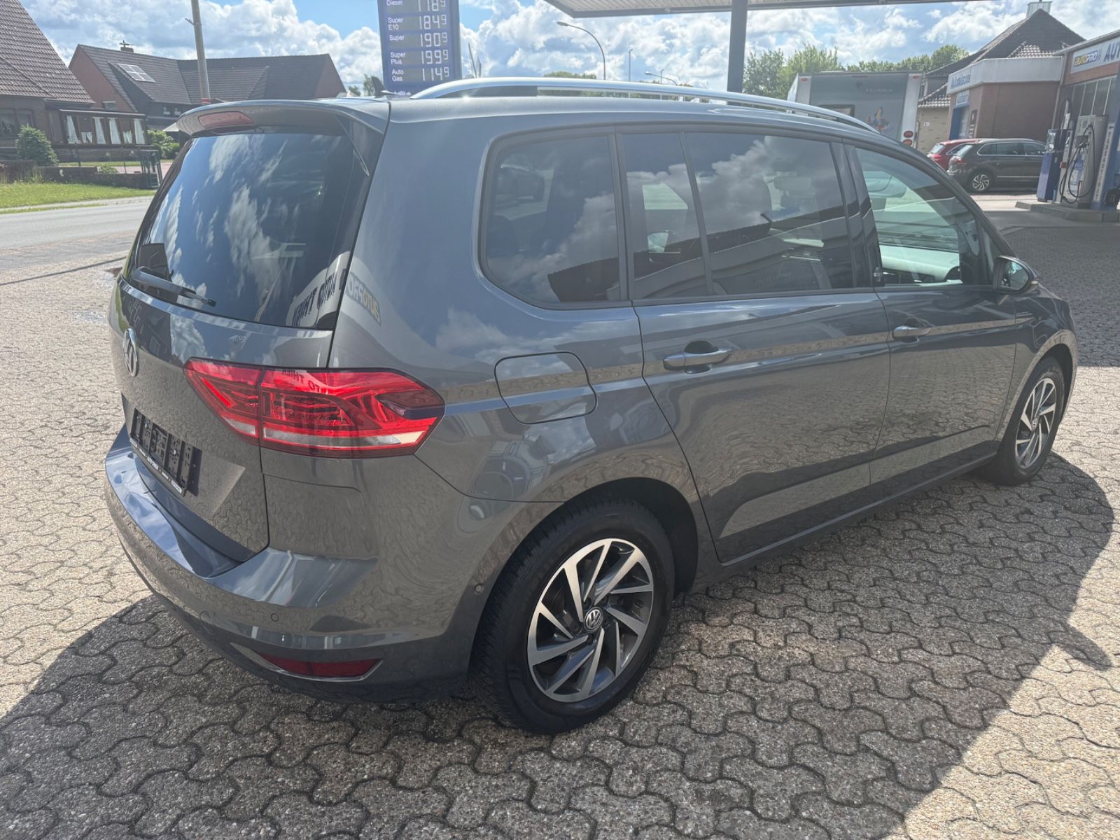 Fahrzeugabbildung Volkswagen Touran 2.0 TDI Sound 7-Sitze/Pano/AHK/ACC