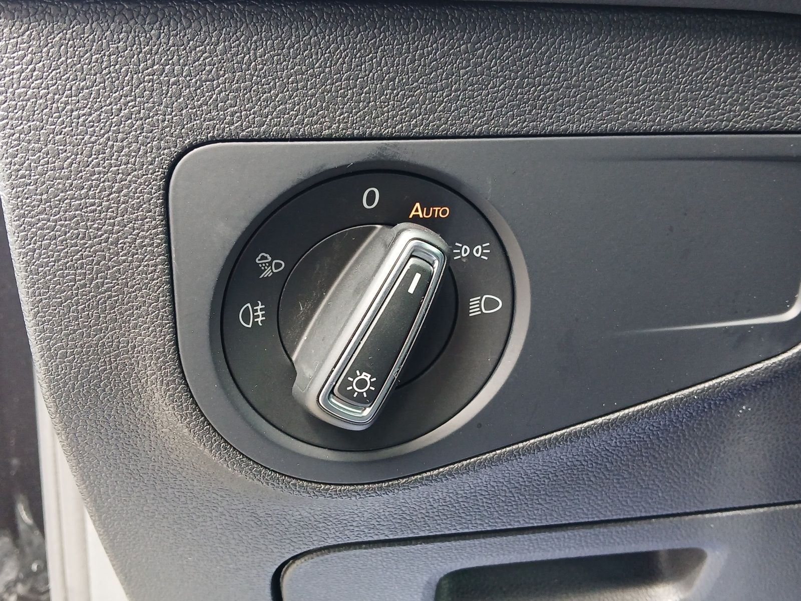 Fahrzeugabbildung Volkswagen Tiguan TSI Elegance DSG Matrix AHK Navi AID ACC