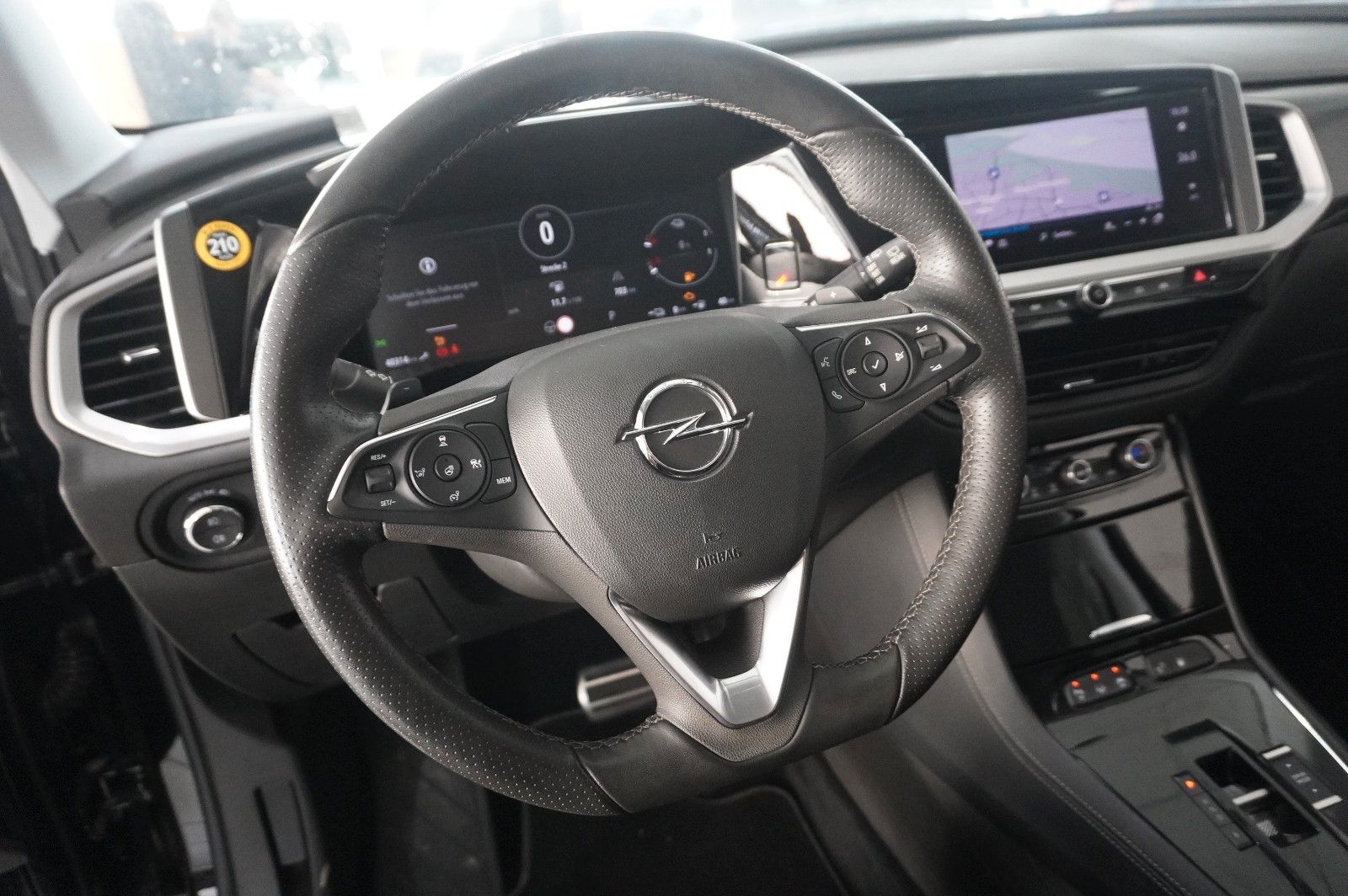 Fahrzeugabbildung Opel Grandland (X) 1.6T GSe HYBRID 4X4 NAVI/SPORT/AHK