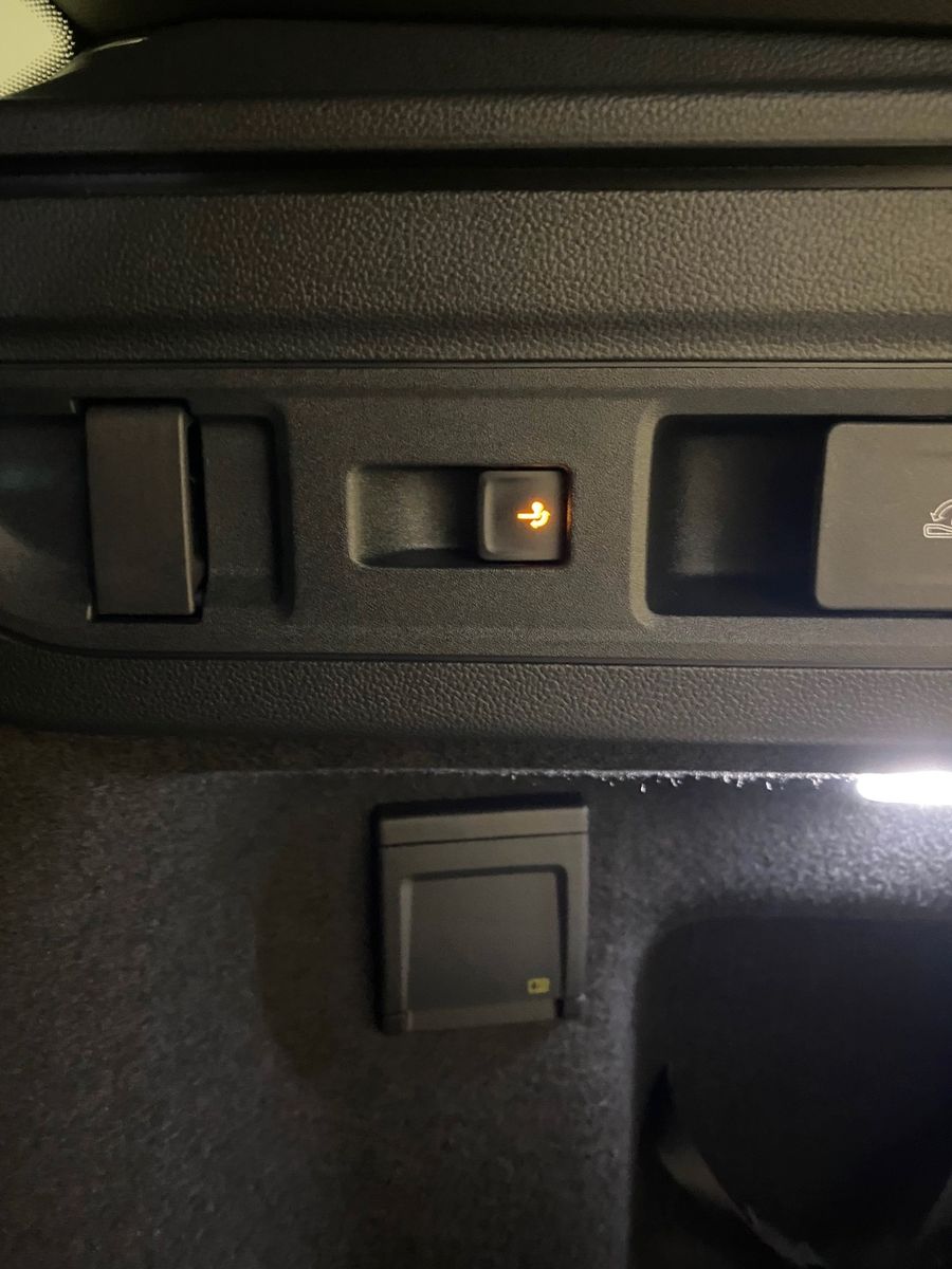 Fahrzeugabbildung Volkswagen Passat Variant 1.5 TSI R-Line+NAVI+MATRIX+AHK+