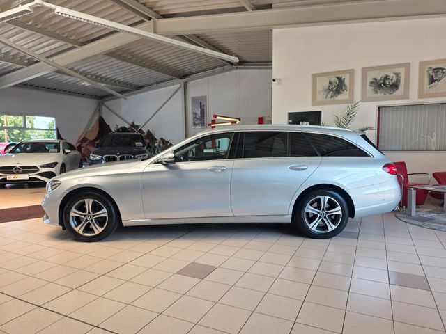 MERCEDES-BENZ E 220 — Foto 4