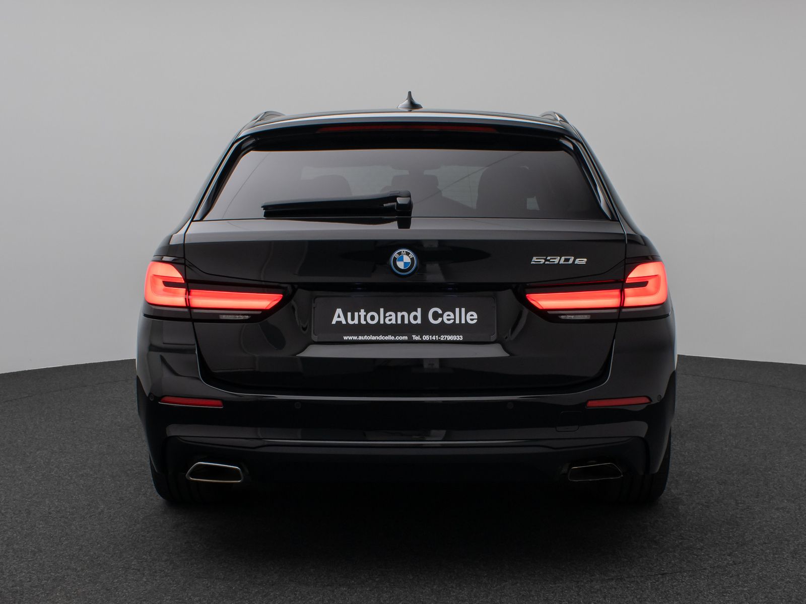 Fahrzeugabbildung BMW 530e Panorama DAB HiFi CockPitPro Alarm PDC LED