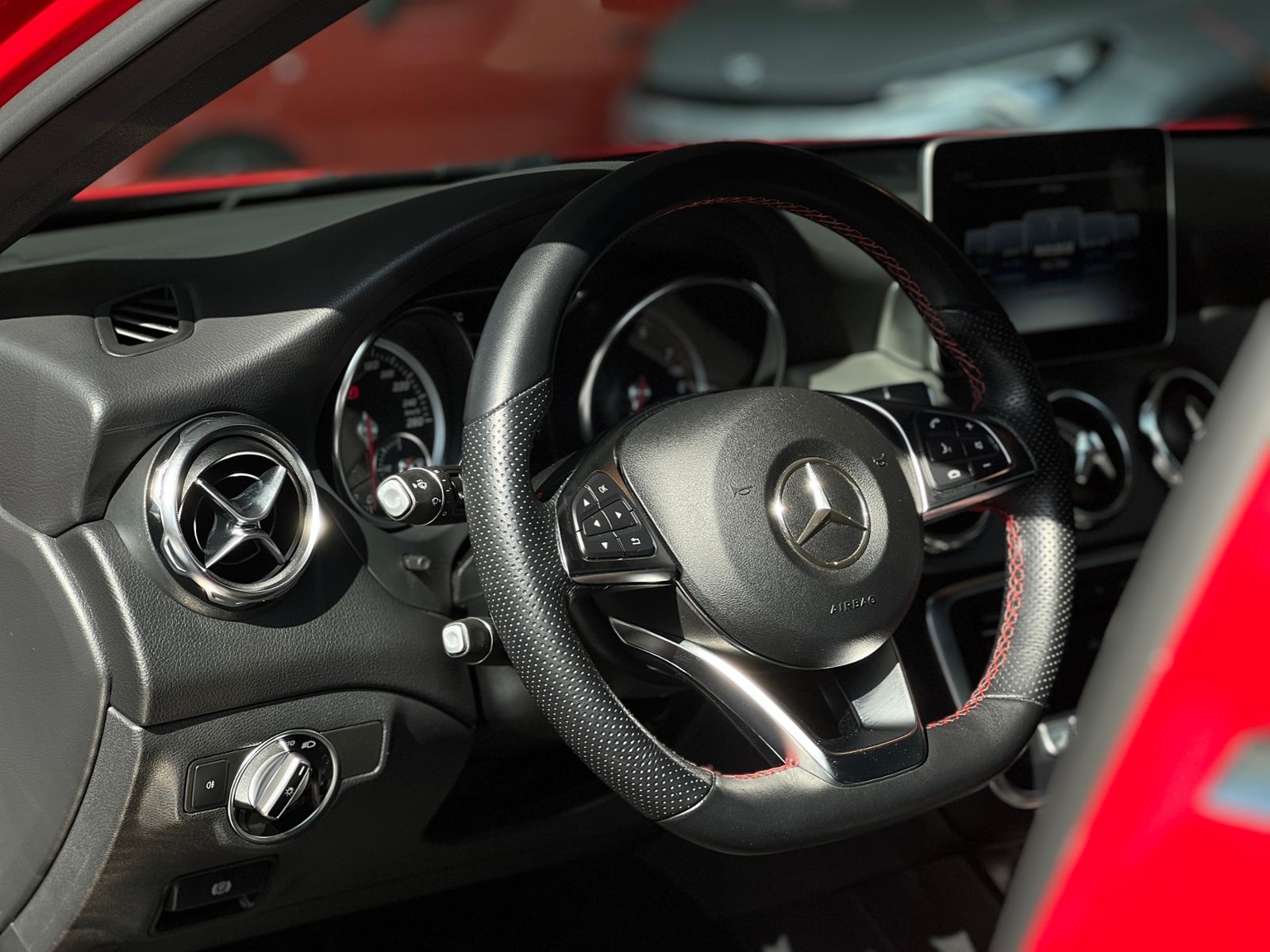 Fahrzeugabbildung Mercedes-Benz GLA 250 AMG Line STNDHZ 360° LED NAV SHZ 19"