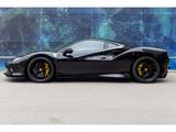 Ferrari F8 Tributo 1. Hand+Carbon+Rennsitze - schwarze Ferrari F8
