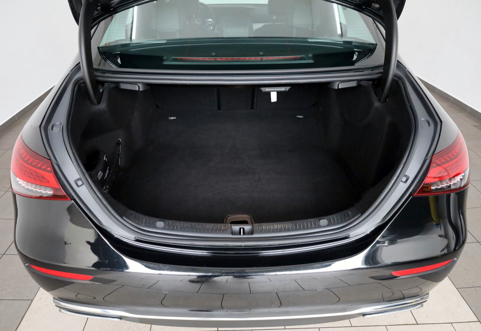 Fahrzeugabbildung Mercedes-Benz E 300 d 4M Avantgarde,Kamera,Navi,LED,SH,AHK+WR