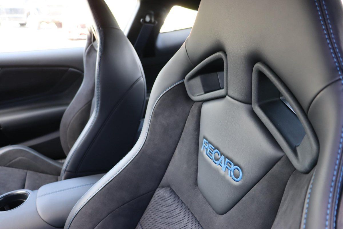 Ford Mustang (MUSTANG Dark Horse RECARO/Styling-Paket/großer)