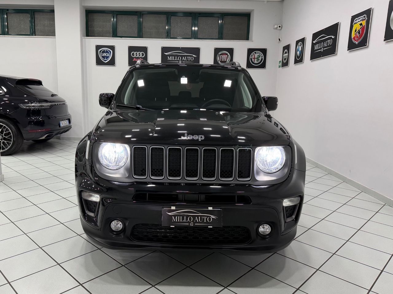 Jeep Renegade 1.6 Mjt 130 CV Limited TotalBlack imagem 3